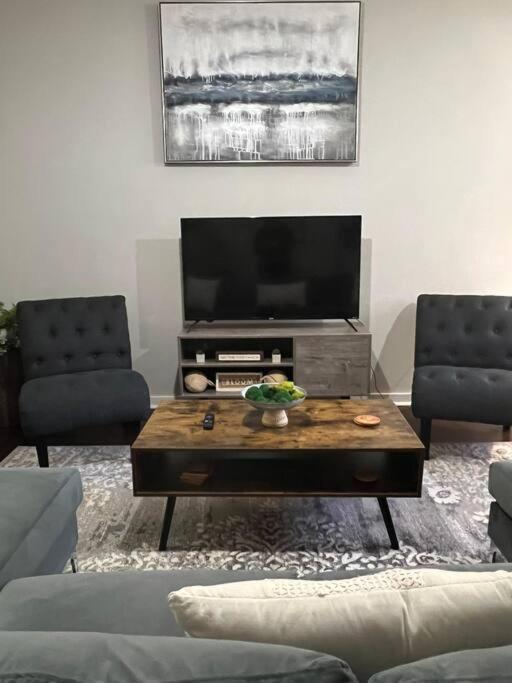 샬럿 Townhouse In Uptown King Bed-Wi-Fi-Free Parking-Pool 아파트 외부 사진