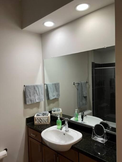 샬럿 Townhouse In Uptown King Bed-Wi-Fi-Free Parking-Pool 아파트 외부 사진