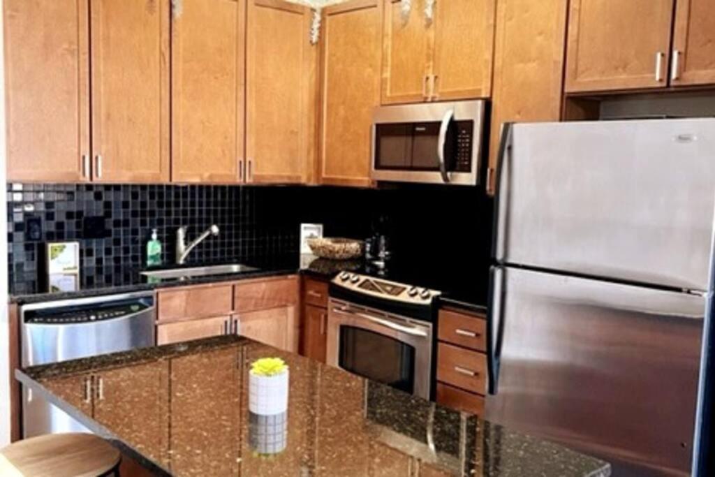 샬럿 Townhouse In Uptown King Bed-Wi-Fi-Free Parking-Pool 아파트 외부 사진