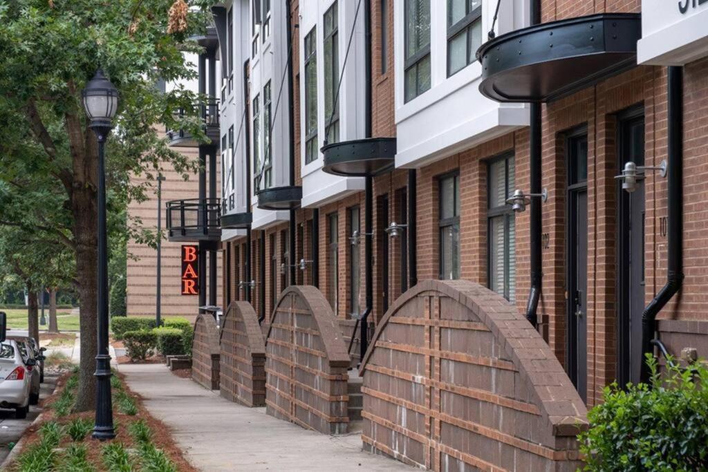 샬럿 Townhouse In Uptown King Bed-Wi-Fi-Free Parking-Pool 아파트 외부 사진