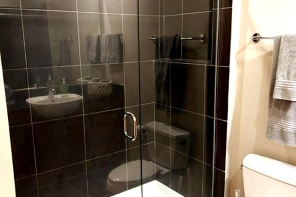 샬럿 Townhouse In Uptown King Bed-Wi-Fi-Free Parking-Pool 아파트 외부 사진